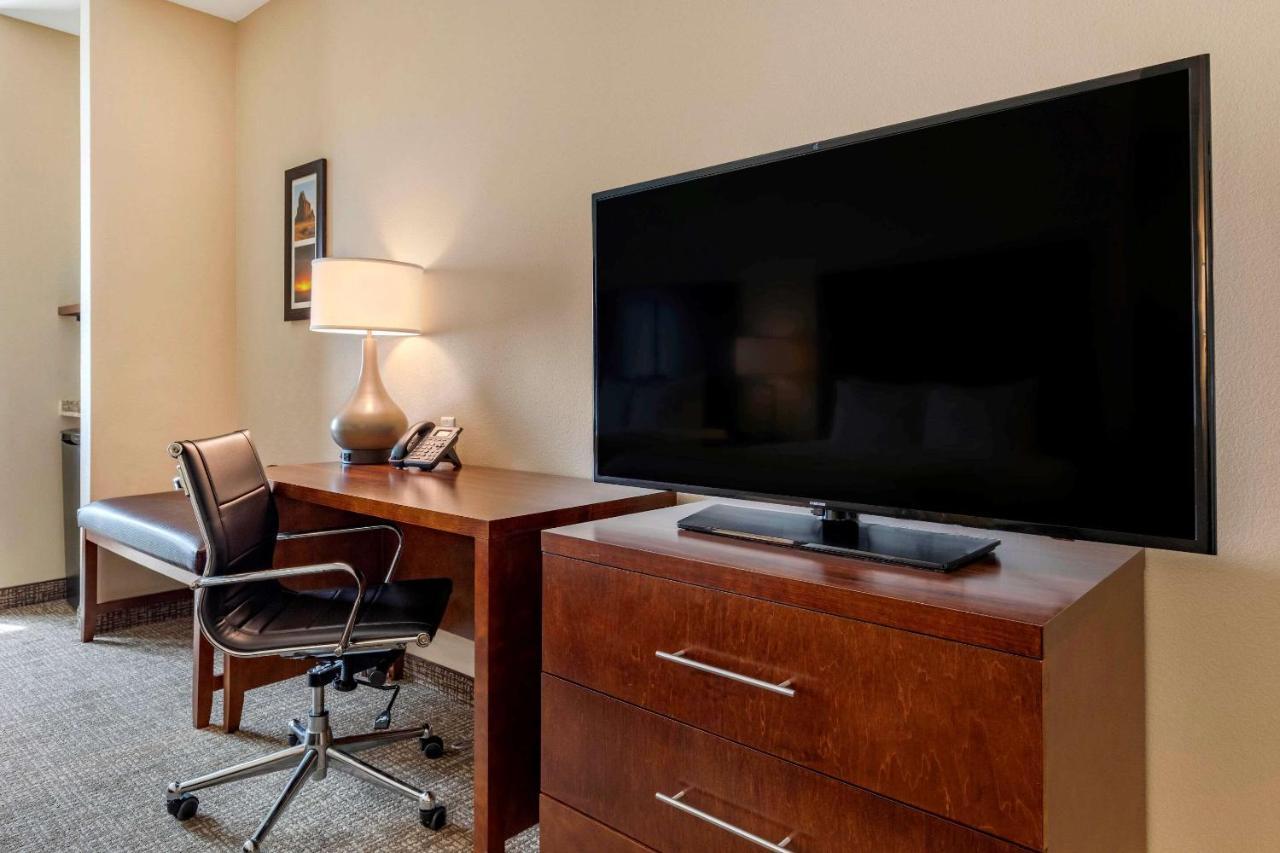 Comfort Inn & Suites Edgewood Buitenkant foto