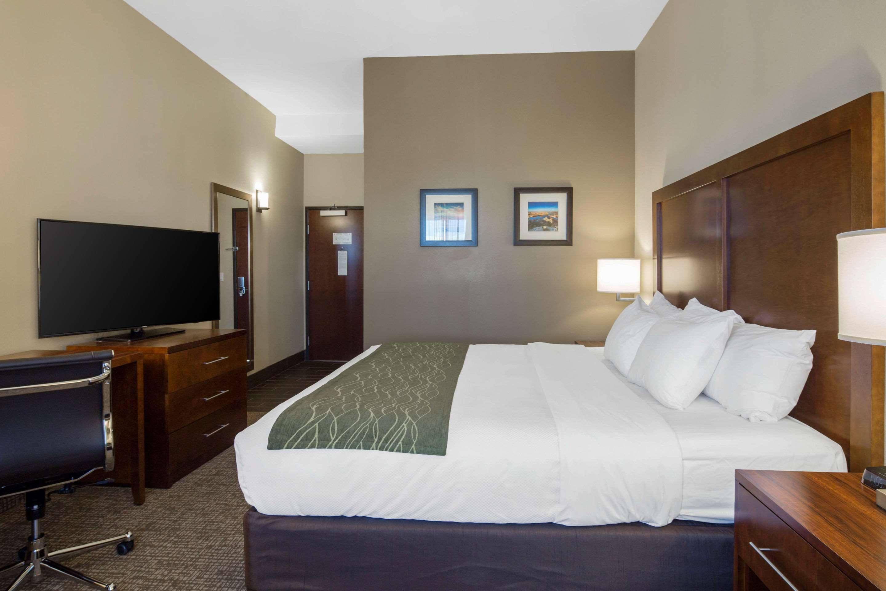 Comfort Inn & Suites Edgewood Buitenkant foto
