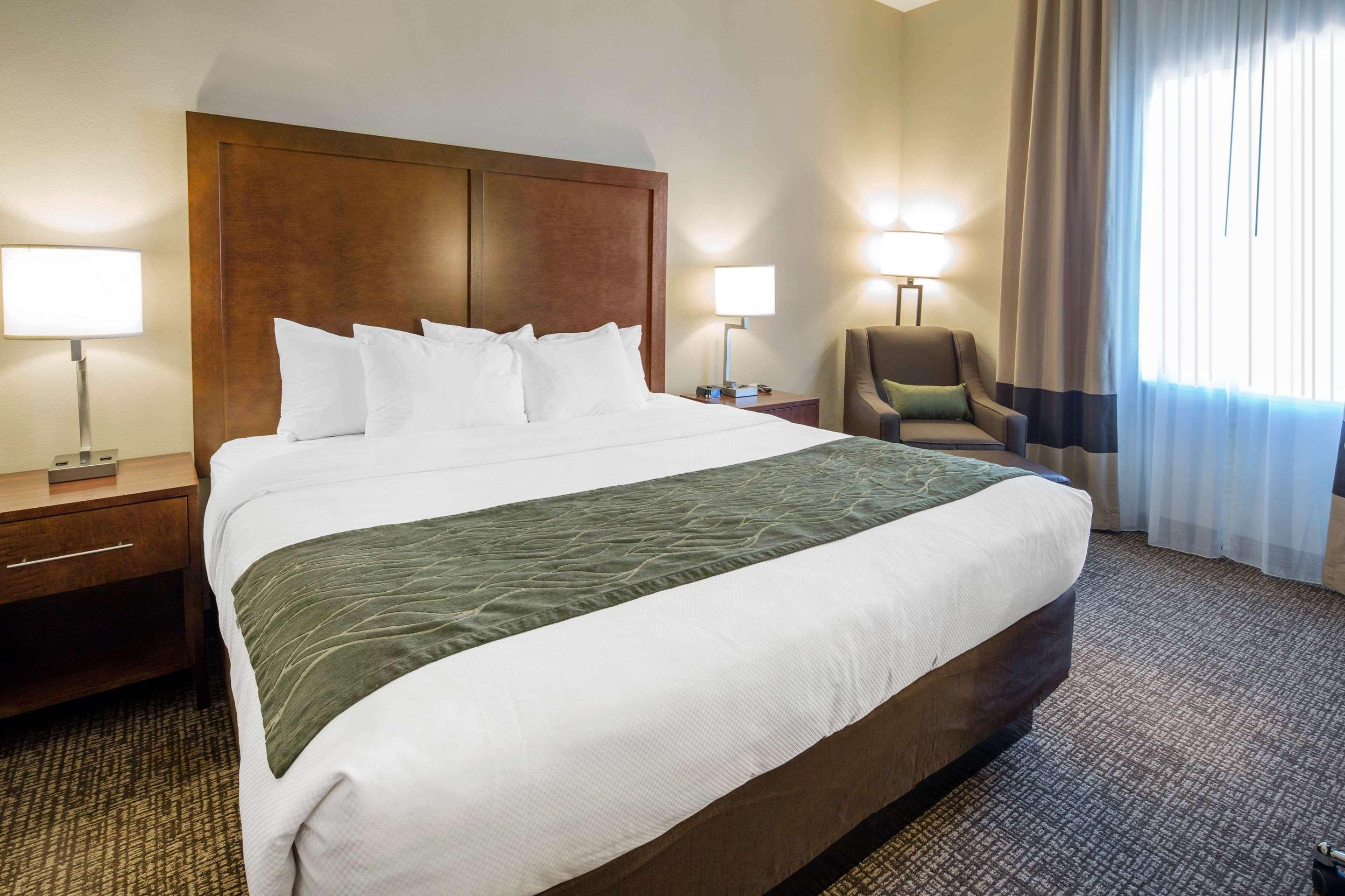 Comfort Inn & Suites Edgewood Buitenkant foto