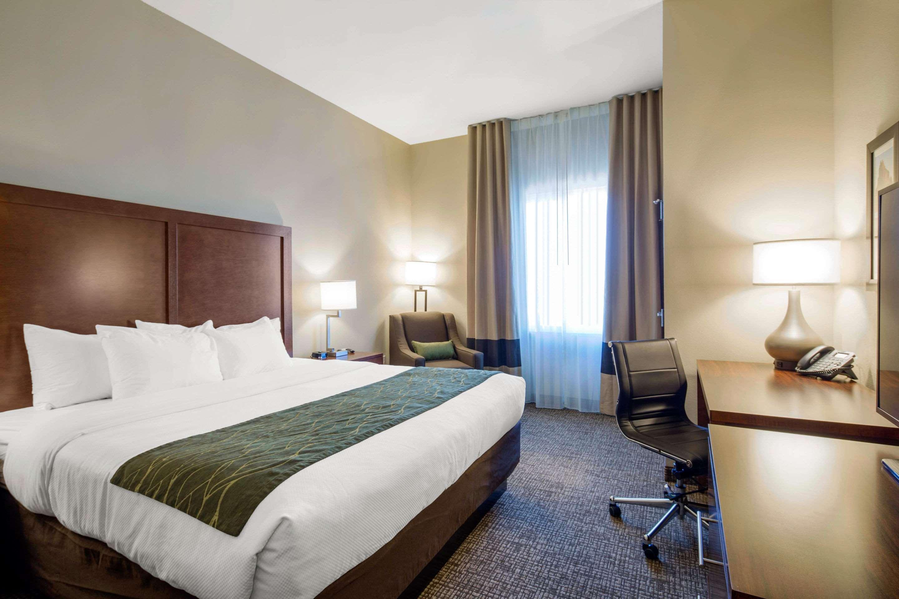 Comfort Inn & Suites Edgewood Buitenkant foto