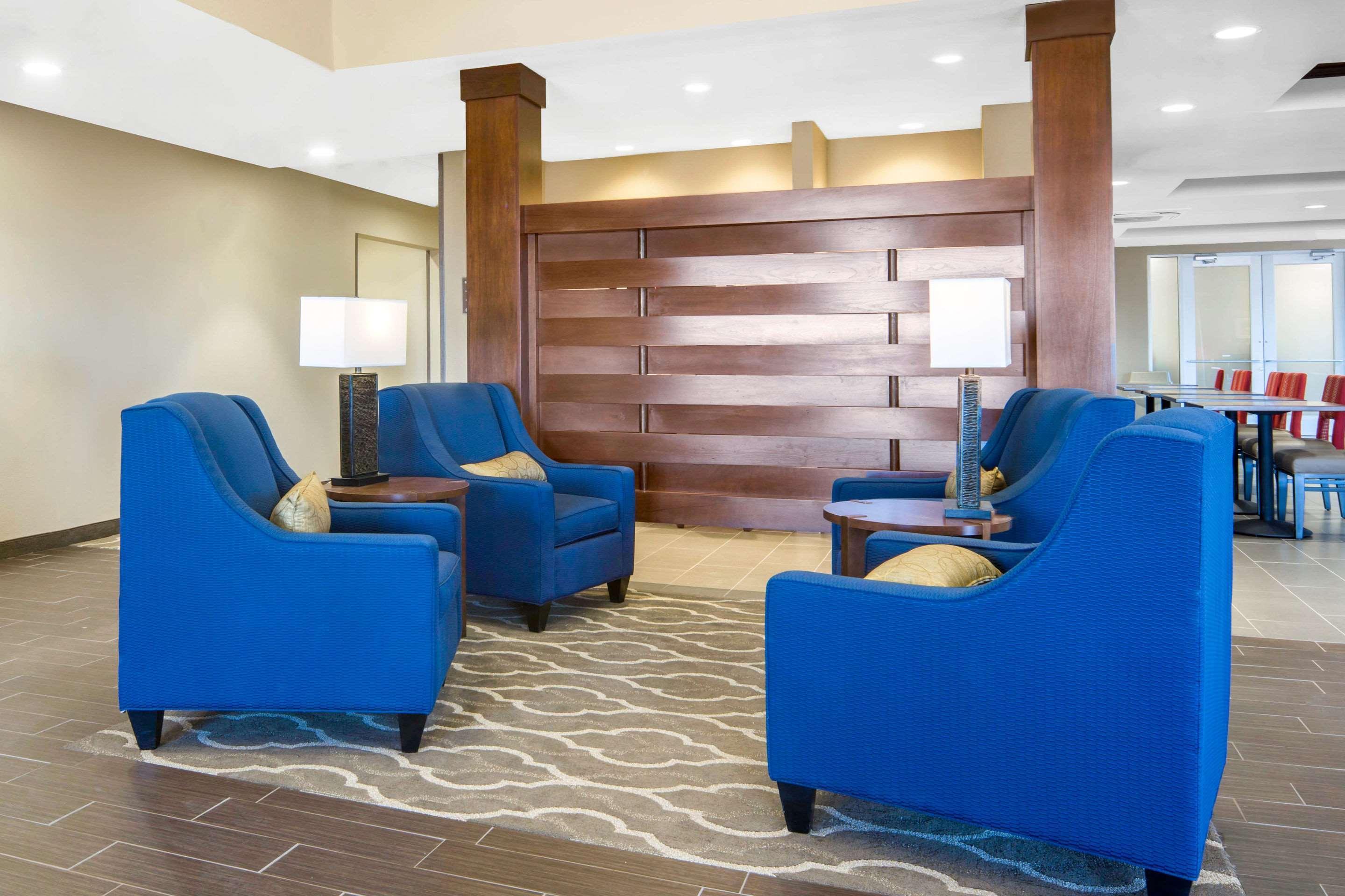 Comfort Inn & Suites Edgewood Buitenkant foto
