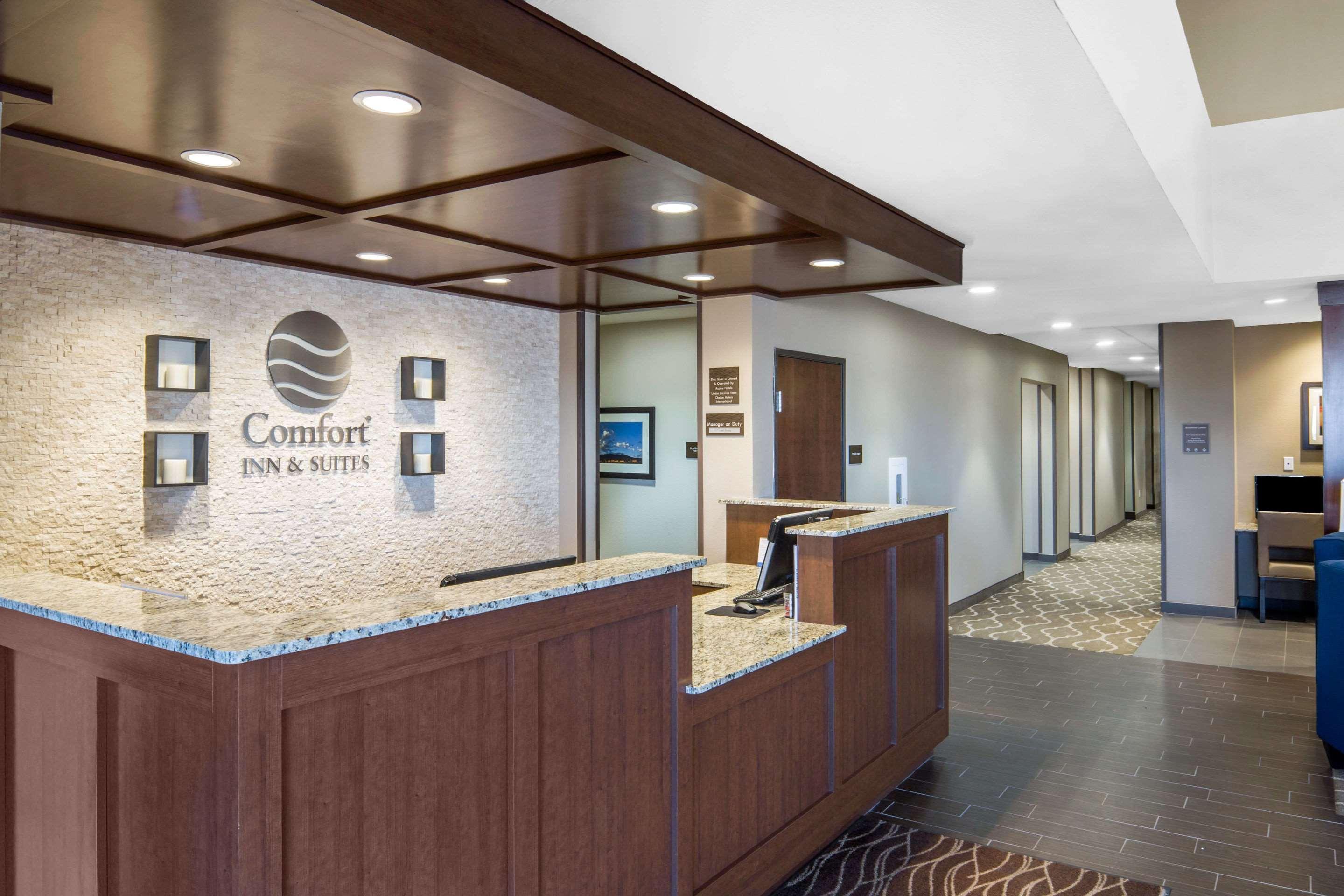 Comfort Inn & Suites Edgewood Buitenkant foto