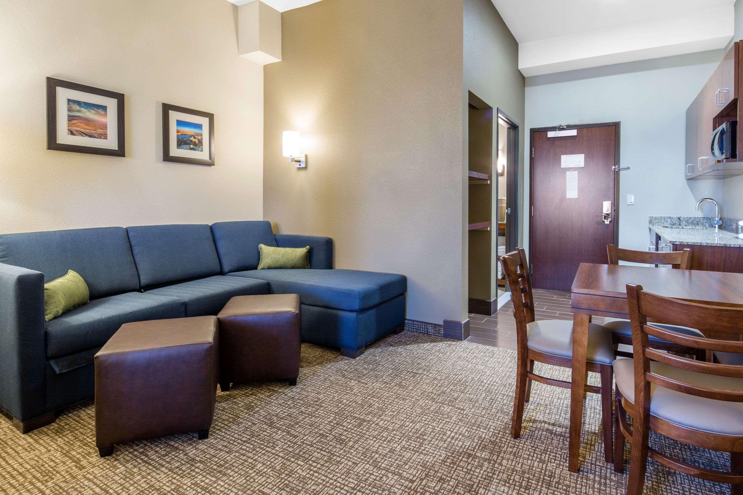 Comfort Inn & Suites Edgewood Buitenkant foto