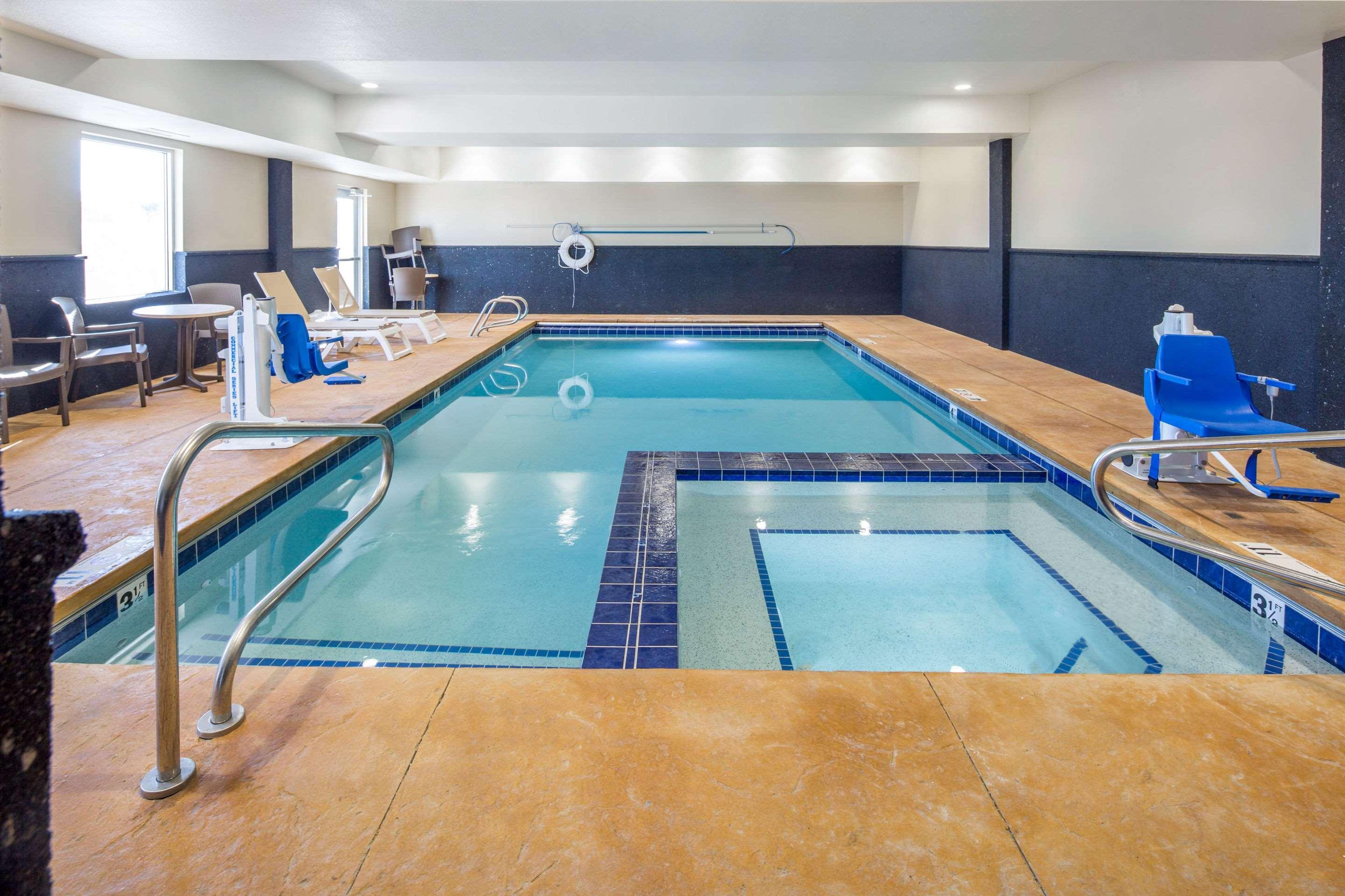 Comfort Inn & Suites Edgewood Buitenkant foto