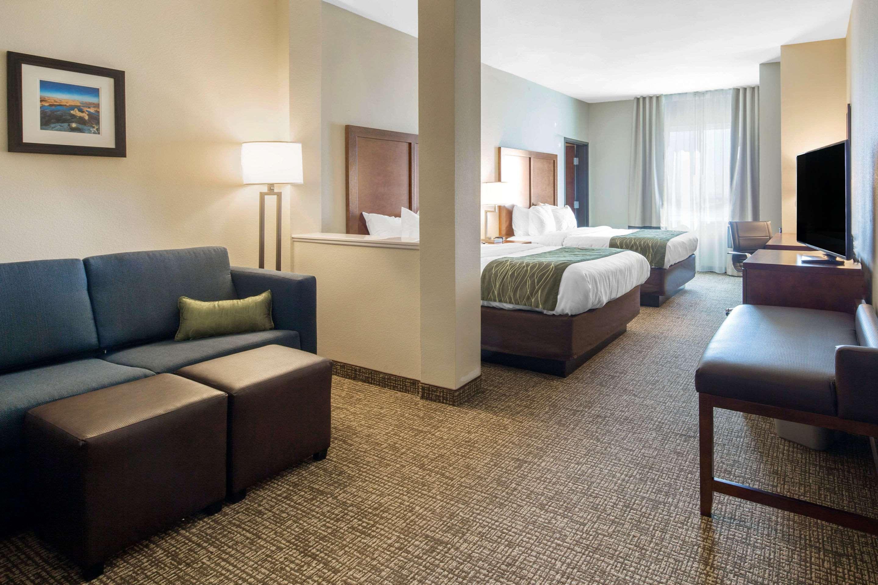 Comfort Inn & Suites Edgewood Buitenkant foto