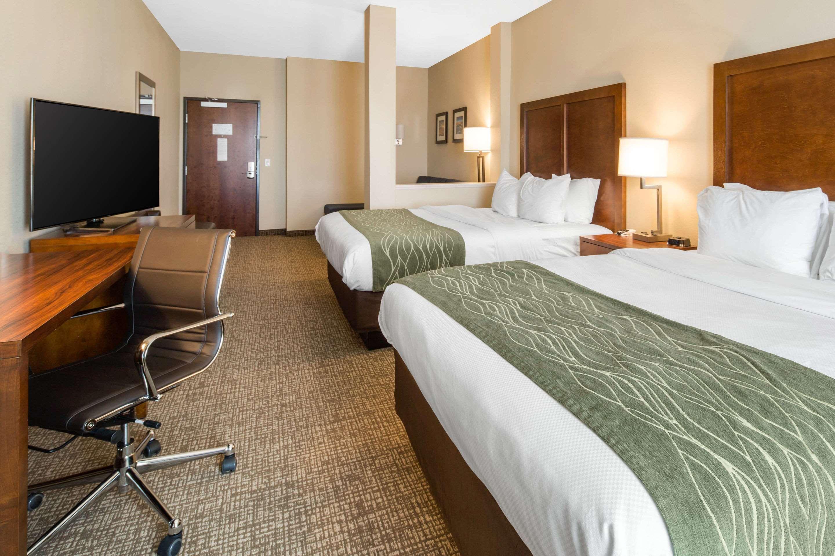 Comfort Inn & Suites Edgewood Buitenkant foto
