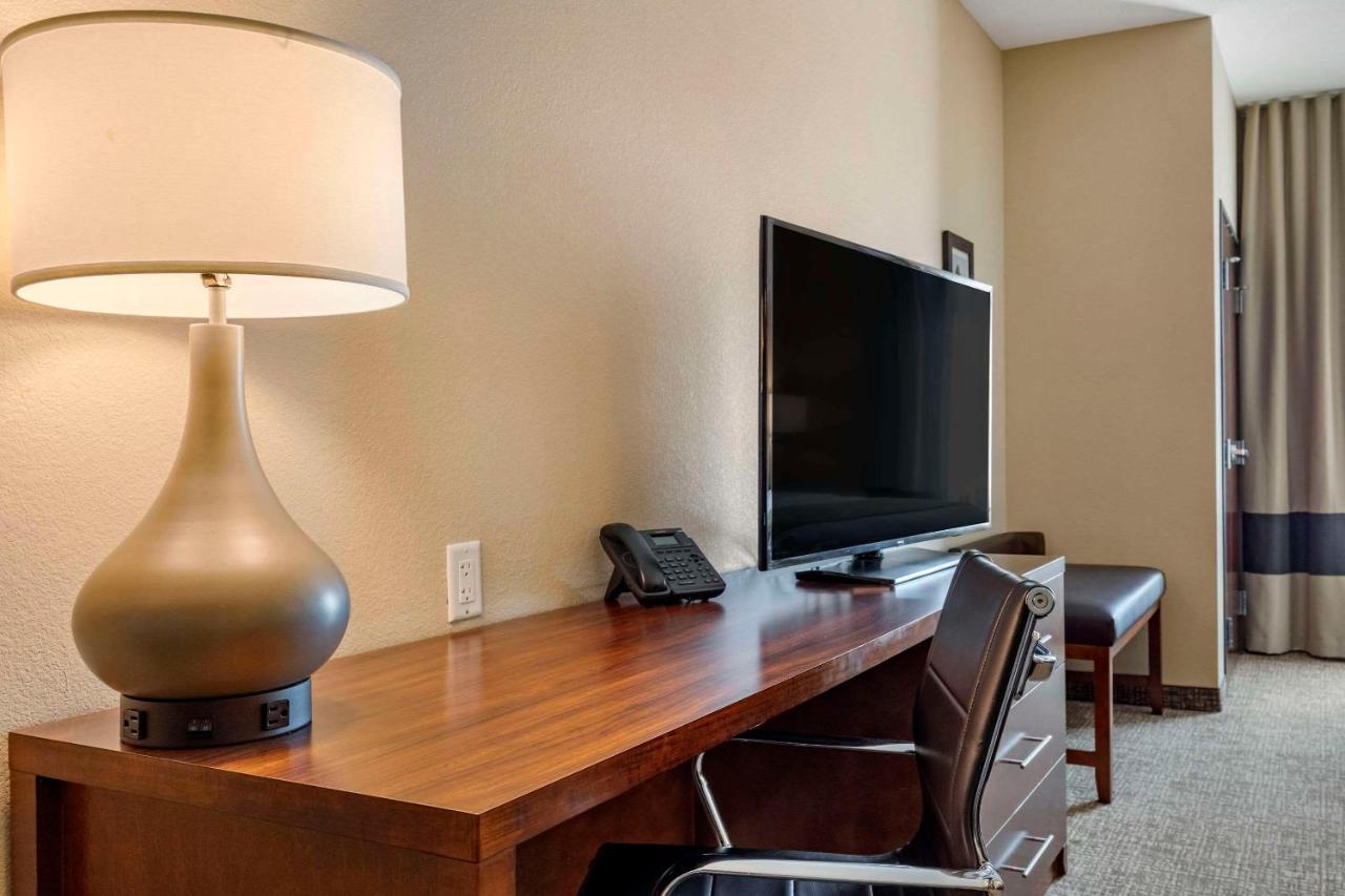 Comfort Inn & Suites Edgewood Buitenkant foto