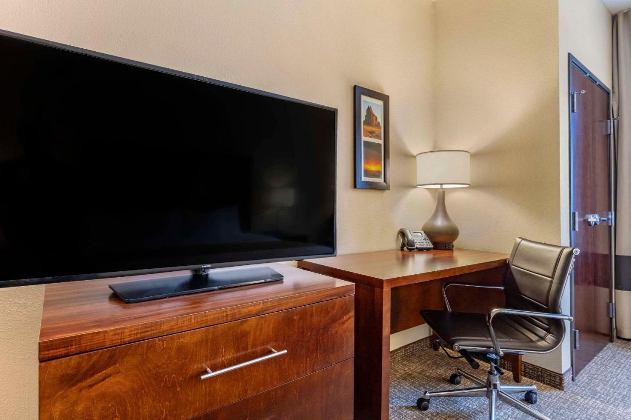 Comfort Inn & Suites Edgewood Buitenkant foto