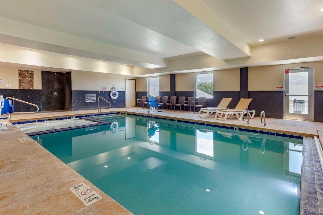 Comfort Inn & Suites Edgewood Buitenkant foto