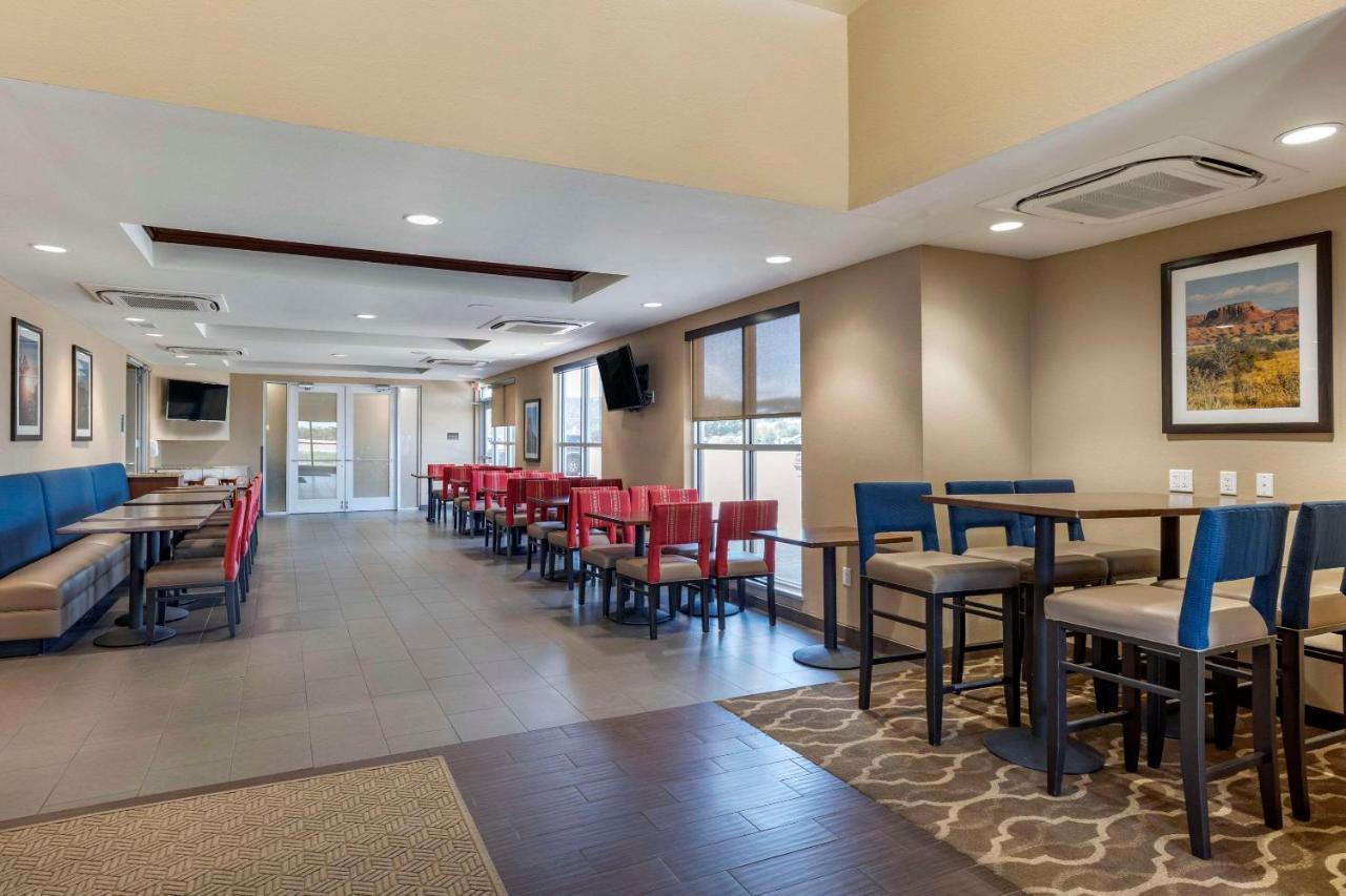Comfort Inn & Suites Edgewood Buitenkant foto