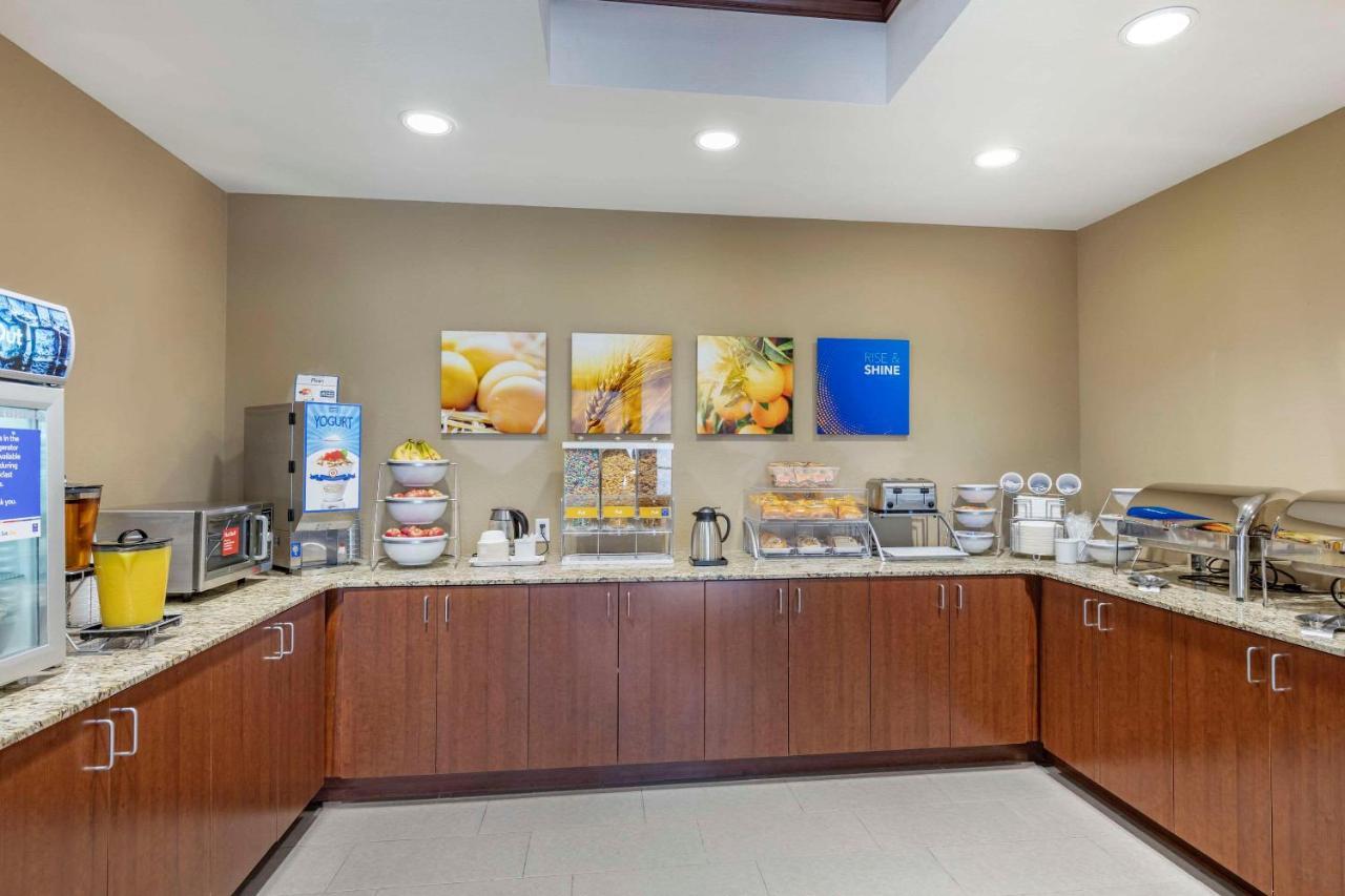 Comfort Inn & Suites Edgewood Buitenkant foto